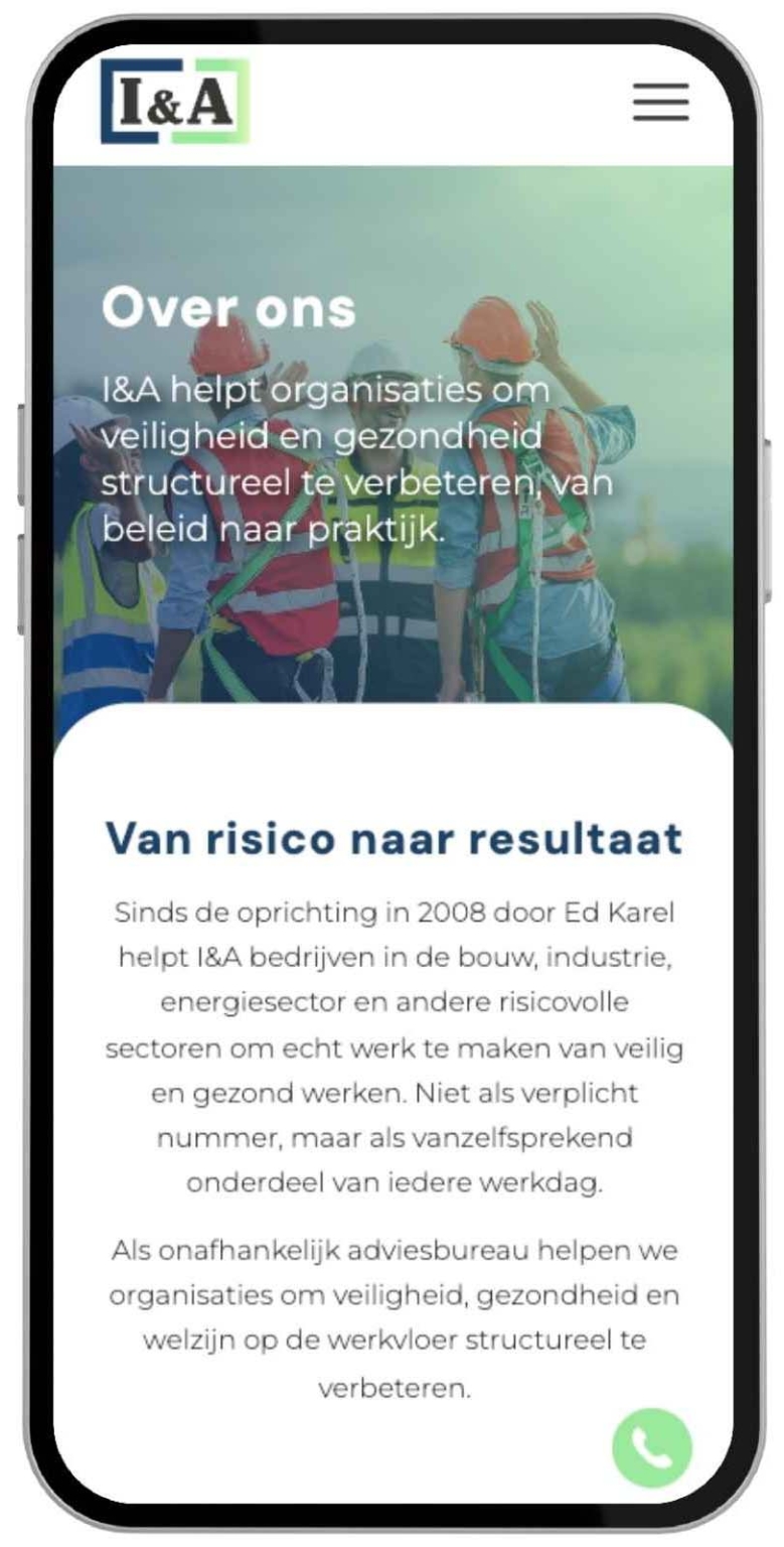 Smartphone met de Over ons pagina van Innovatie & Advies, met de tekst "Van risico naar resultaat" over oprichter Ed Karel en het onafhankelijke adviesbureau.